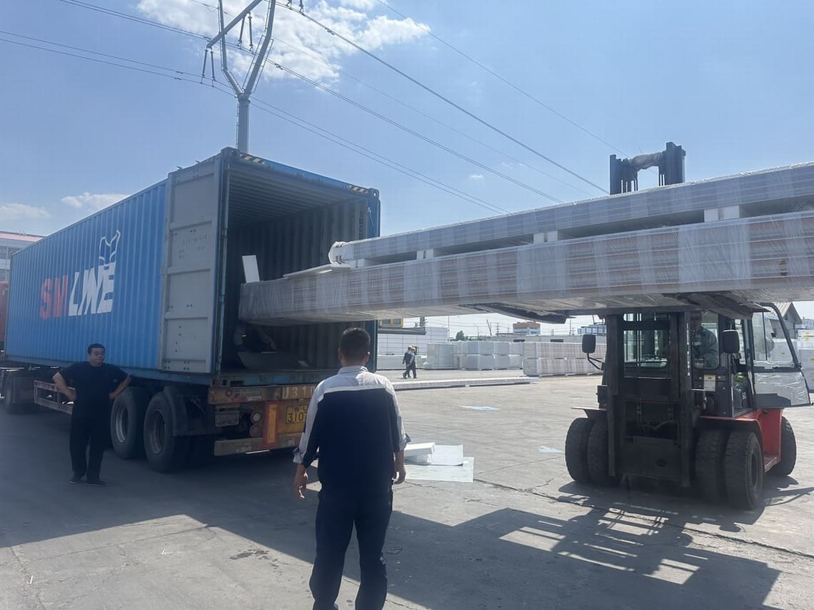 Sandwich panel loading
